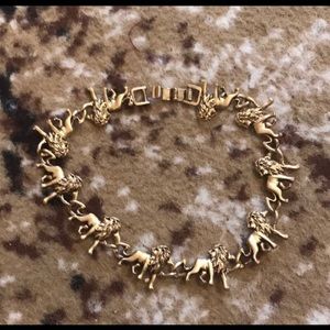 Lion Gold Tone Link Bracelet. Vintage and heavy.